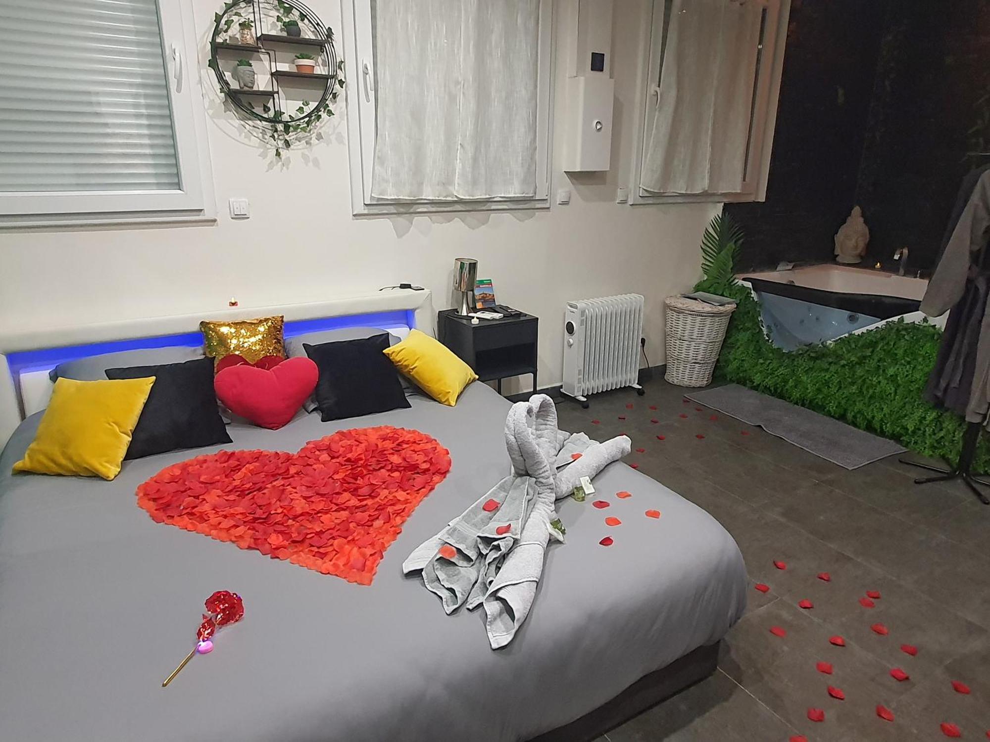 Suite Jacuzzi Privatif Plage Des Catalans Marseille Ngoại thất bức ảnh