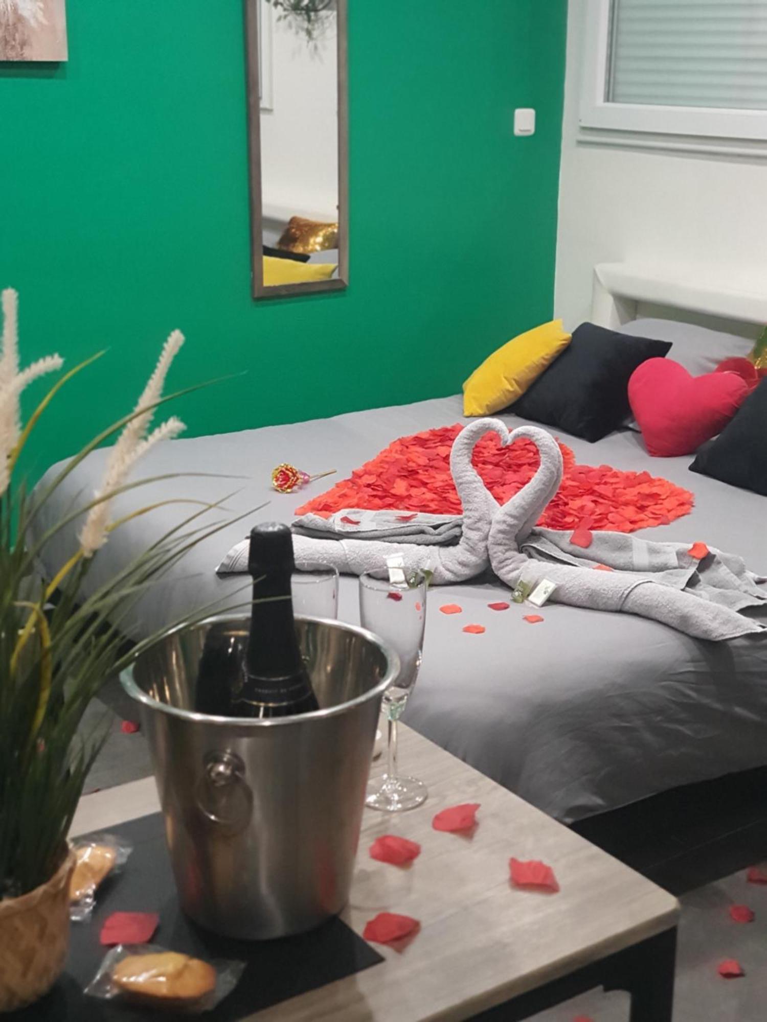 Suite Jacuzzi Privatif Plage Des Catalans Marseille Ngoại thất bức ảnh